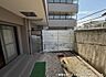 その他：【専用庭】南西側に設けられた専用庭。一部がテラスになっています。あたたかな日差しが差し込みます。