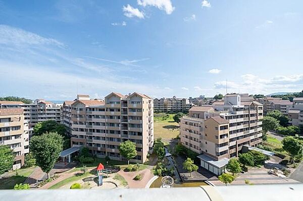 【バルコニーからの眺望】家事やテレワークの合間に、バルコニーに出てリフレッシュできます。
