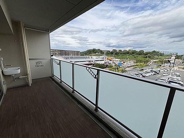 【住戸からの眺望写真】住戸は7階建て6階部分に位置しています。