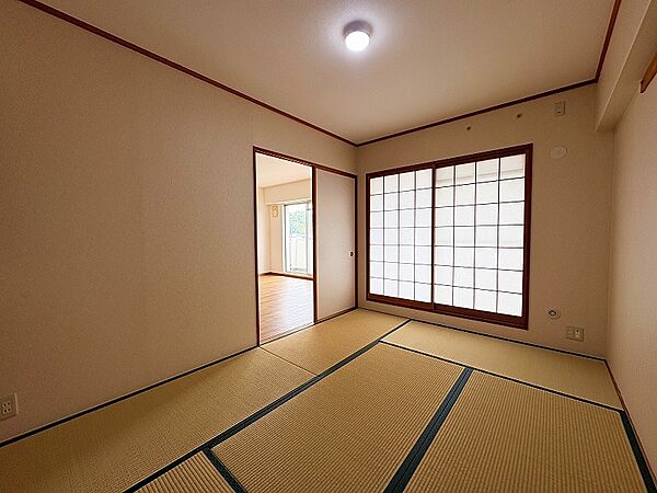 隣接する洋室との一体感で、広々とした居住空間としてお使いいただけます。