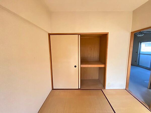 和室6帖押入あります！