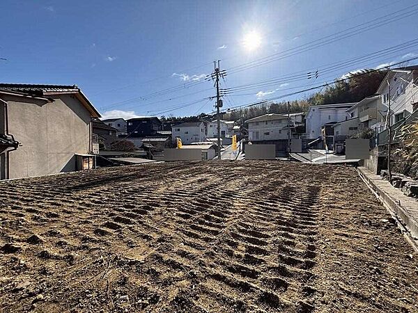 道路から一高い為、日当たり良好