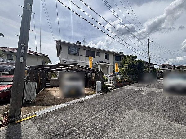 南側高低差がある為、日当たり良好です。