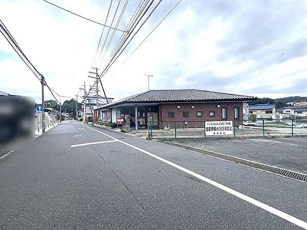 生駒中菜畑郵便局まで593m