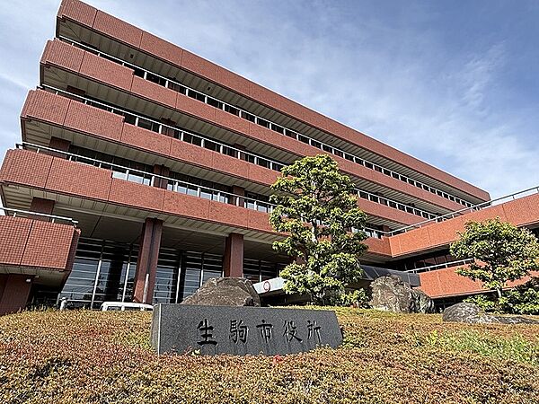 生駒市役所（924m）