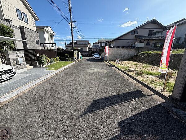 閑静な住宅街の一画に位置する本物件。広々とした敷地で、理想の住まいを叶えるチャンスです。建築プランのご相談もお気軽にどうぞ。