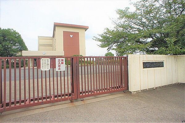 斑鳩町立斑鳩南中学校（613m）