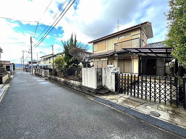 閑静な住宅街に佇む。住環境を重視される方におすすめの物件です。