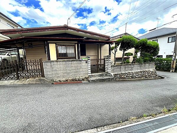 穏やかな住宅街に佇む。ゆとりある暮らしを始めませんか。リフォームのご相談も承ります。