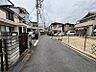 その他：閑静な住宅街に位置する、住み良い環境の物件です。前面道路は車の通りが少なく、小さなお子様がいるご家庭にもおすすめです。