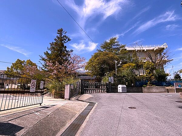 生駒市立生駒台小学校（410m）