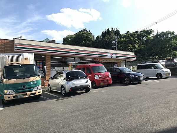 セブンイレブン生駒元町1丁目店まで732m