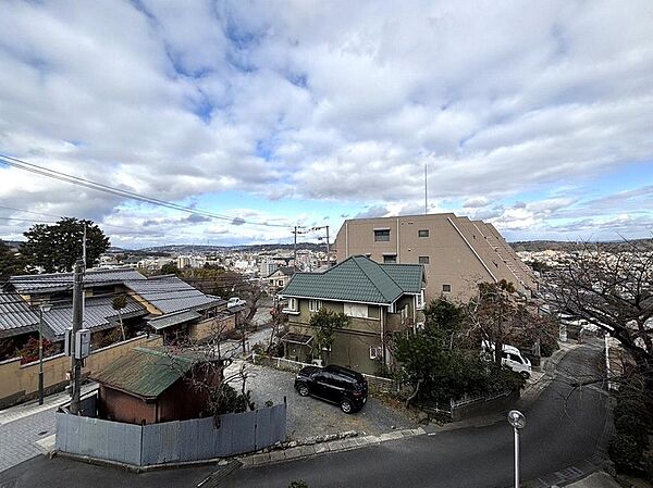 バルコニー側は高い建物が無い為、通風・眺望良好