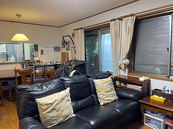 【LDK/約19.4帖】LDK内にはカウンターが設けられています。