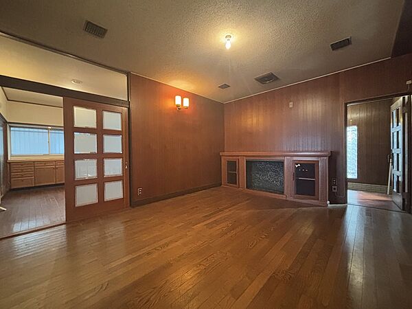建物面積：161.94？(約48.98坪)