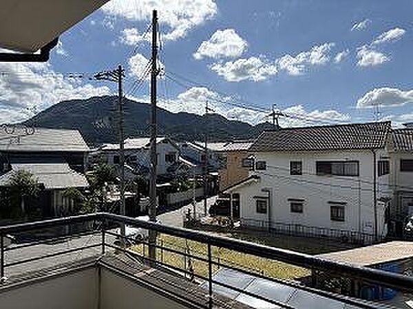 ◆バルコニーからは二上山の雄大な山並みを一望できます♪夏には花火大会も鑑賞可能ですよ♪