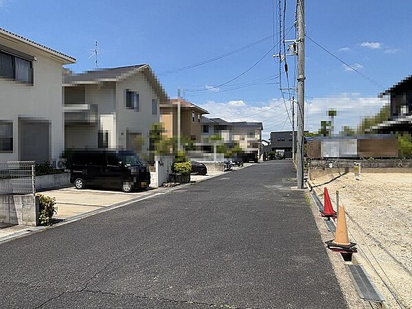 前面道路は幅員6mあり、お車移動も便利ですね♪