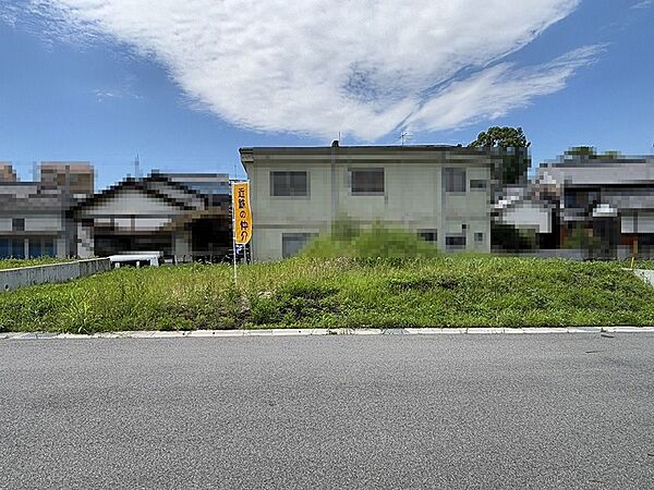 閑静な住宅街に位置する、住環境良好な土地。自由設計で理想の住まいを実現しませんか。お問い合わせお待ちしております。