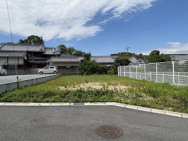 新生活のスタートにふさわしい、広々とした建築用地です。閑静な住宅街で、理想のマイホームを実現しませんか。