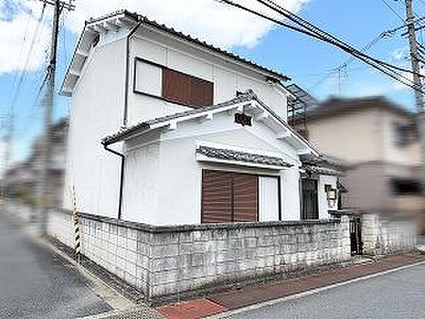 静かで落ち着いた環境ですが、徒歩圏内に商業施設や教育施設が揃っています。