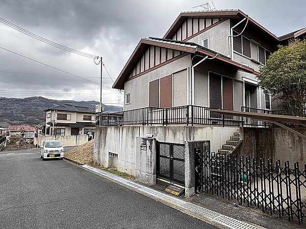 近鉄大阪線「大和朝倉」駅まで徒歩約16分現況空家につき、即時の引渡しが対応可能です。　　　