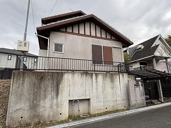 近鉄大阪線「大和朝倉」駅まで徒歩約16分現況空家につき、即時の引渡しが対応可能です。　　　