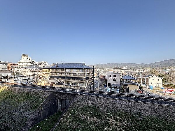 周辺に高い建物がないので開放感があります。