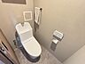 トイレ：清潔感あふれるトイレは、日々の暮らしを快適にします。シンプルながら機能的な設備で、いつでも気持ちよくご利用いただけます。