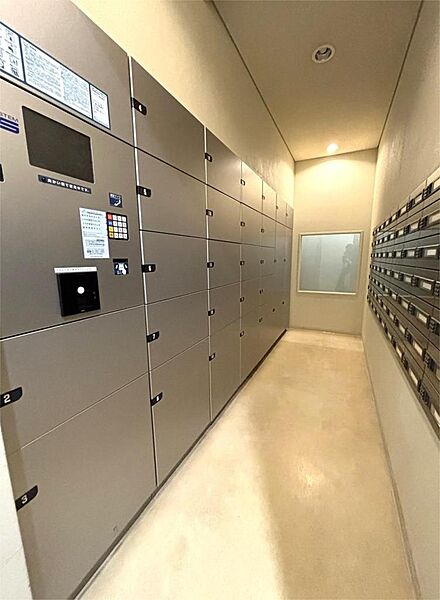 【宅配ボックス】共用部は管理が行き届き、快適に利用できる住環境。