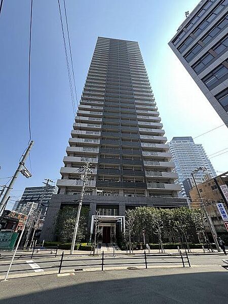 【現地外観写真】豊富な共用施設が魅力の一つです。