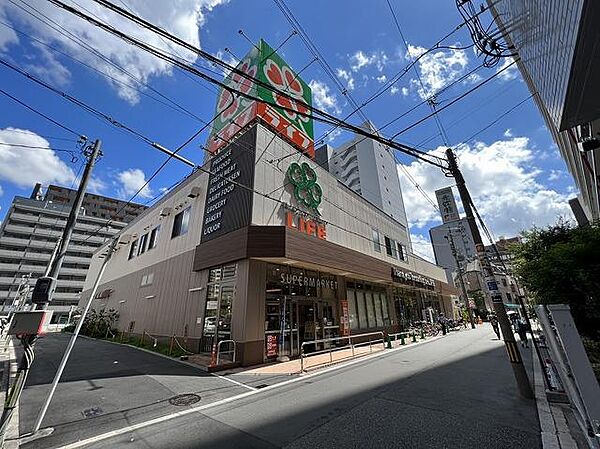 ライフ中崎町駅前店まで80m