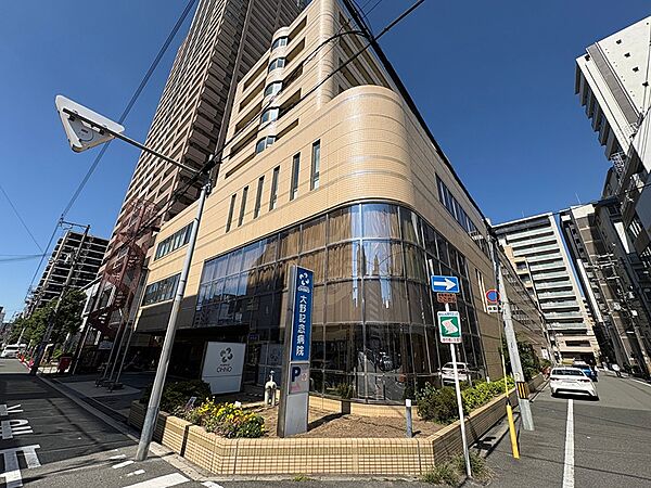 徒歩約3分の所に病院がございます。