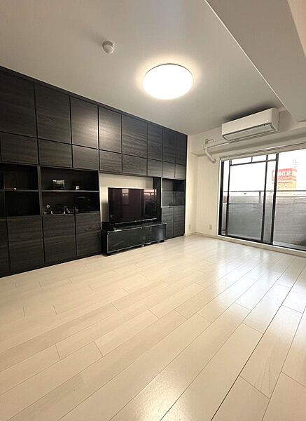 AIによる家具消し等おこなっています。