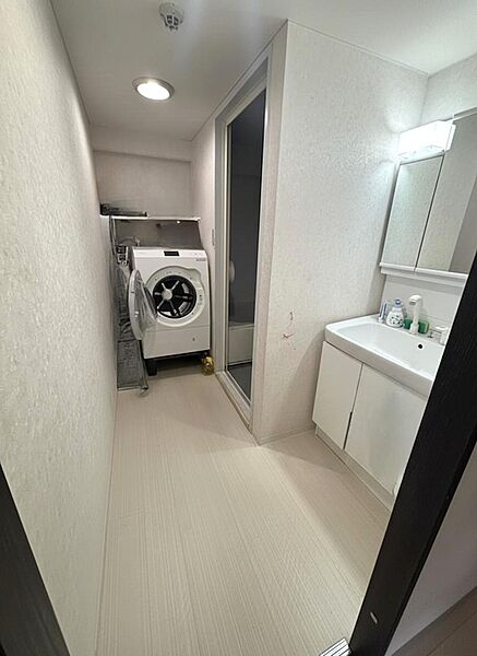 AIによる家具消し等おこなっています。