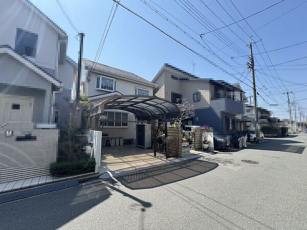 【現地外観写真】北側各洋室は振り分けタイプ、2面採光が確保されており通風良好です。