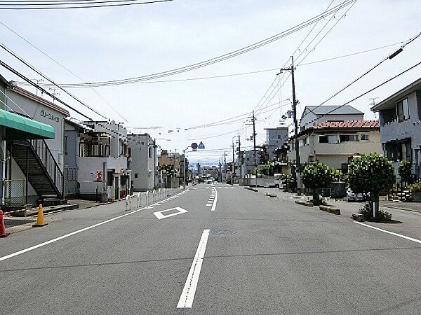 西側前面道路（公道）幅員約16.0ｍ