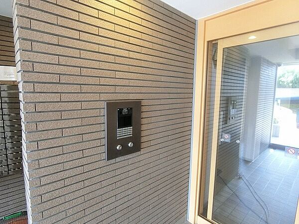 モニター付きオートロックのエントランス
