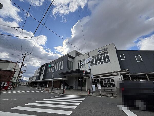 八尾駅（833m）