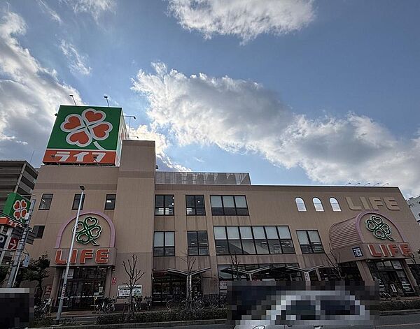 ライフ八尾店まで702m