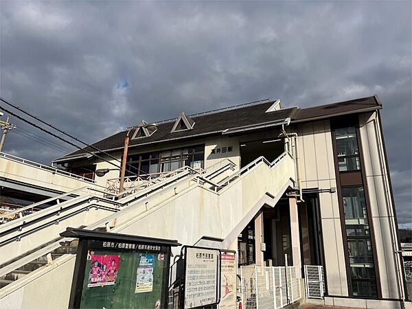 高井田駅（927m）
