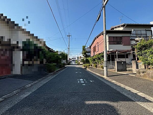 西側前面道路