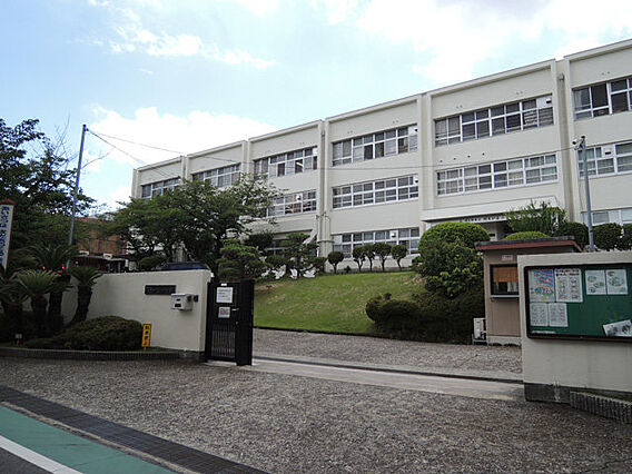 羽曳が丘小学校...