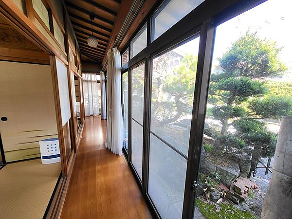 1階離れ部分の広縁