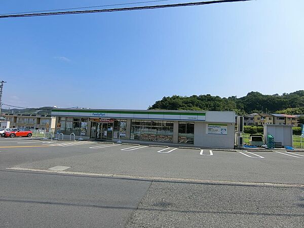 ファミリーマート小浦太子町山田店まで1007m