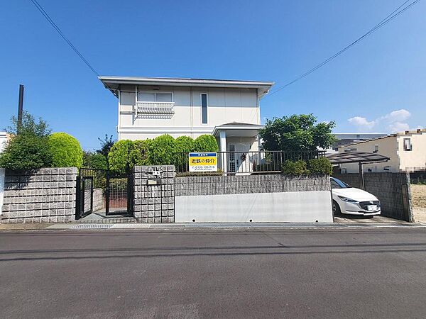 北西側道路からの現地外観写真前面道路は約6.0m敷地間口は約13.1mあります。