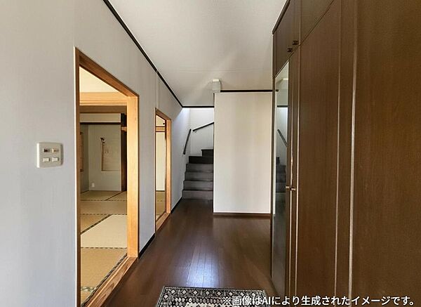 玄関広々、玄関横にはシューズクロークもあります。