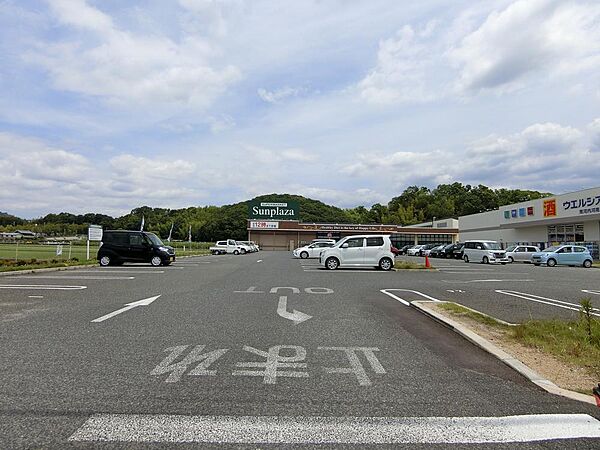 サンプラザ河南町芸大前店まで2007m