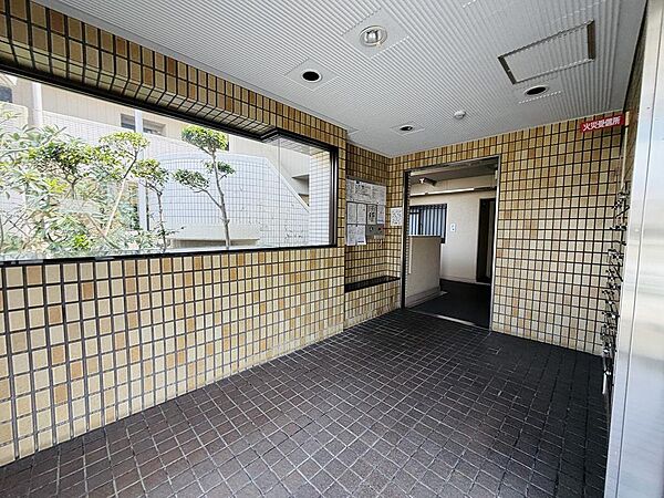 清潔感のあるエントランスです♪オートロックございます！