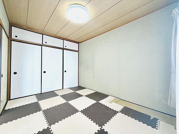 和室約4.5帖和室があると来客用スペース等と多目的に利用できます♪