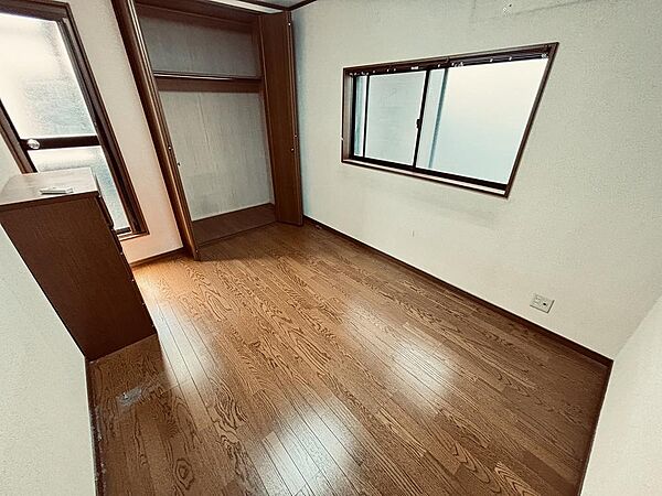 2階北西洋室約6.0帖